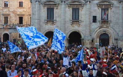 Montepulciano, è biancazzurro il Bravìo 2018. Complimenti agli amici del Poggiolo