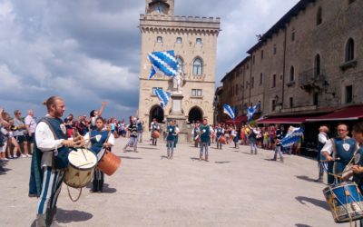 Invasione biancazzurra sul Titano. Weekend di spettacolo a San Marino per il Gruppo sbandieratori dei Canneti