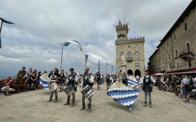 Le bandiere dei Canneti nel cielo di San Marino. Giornata da ricordare con la fotogallery di Linda Bernazzi