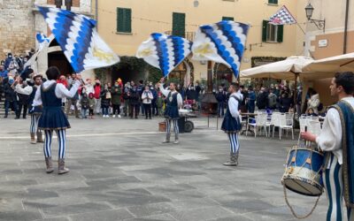 Festa dell’Olio 2021, pappa al pomodoro protagonista e gran finale con le bandiere dei Canneti (VIDEO)