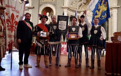 I 50 anni dei Bandierai degli Uffizi. L’omaggio dei Canneti al Salone dei 500 a Palazzo Vecchio