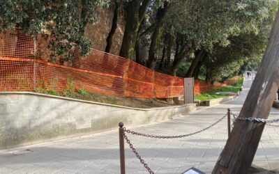 Camminamento lungo mura Via dei Canneti. Via al cantiere per i lavori di riqualificazione