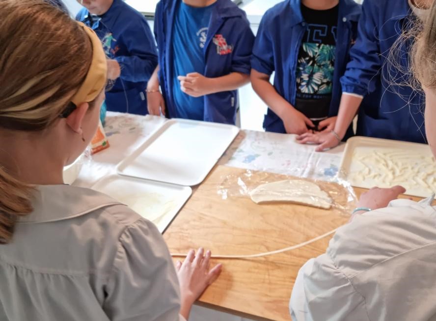 La scuola elementare incontra il Barbarossa: pici e tradizioni nella sede dei Canneti